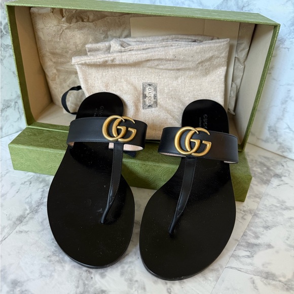 Gucci Black Sandals with Gold Logo - Picture 1 of 5